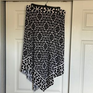 Black and white pattern skirt with handkerchief bottom